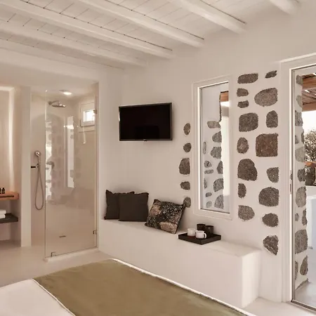 Wonderful Naxos | Pang | 9 Bedrooms | Breathtaking Sea Views | 2 Swimming Pools With Sunbeds And Parasols | 2 Shaded Dining Areas | Private Garden | * Pláka